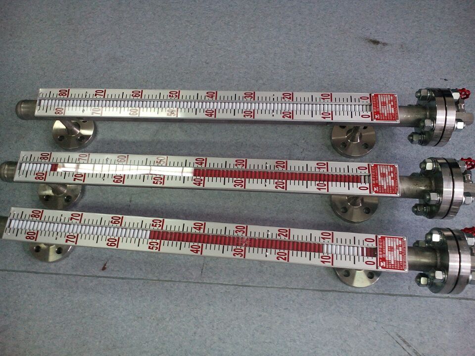 磁翻板液位計在石油儲運中的關鍵應用與選型方案