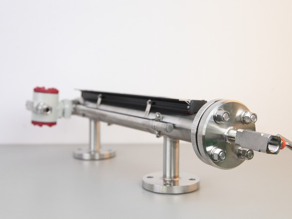 磁翻板液位計的量程與中心距一樣嗎？