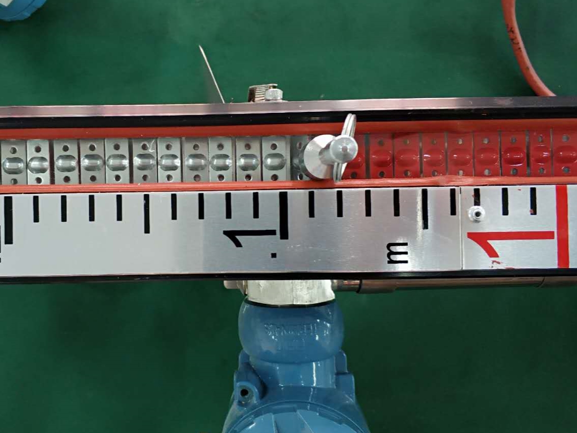 如何利用液位校正器對(duì)磁翻板液位計(jì)進(jìn)行校正