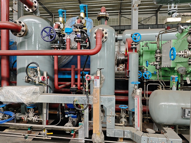 磁翻板液位計(jì)分離器安裝現(xiàn)場